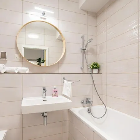 Modern Comfy Next To The River Lejlighed