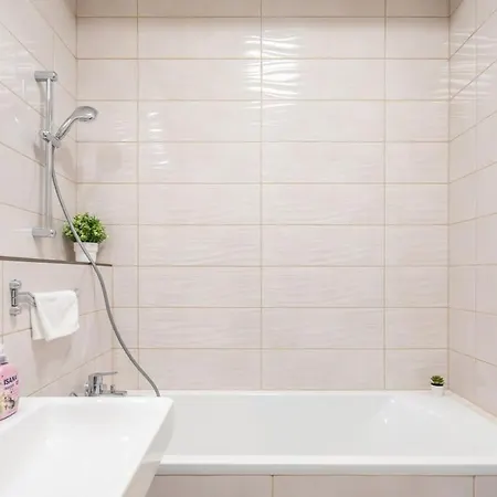 Modern Comfy Next To The River *