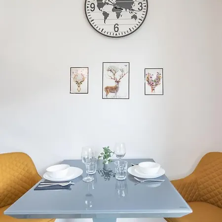 Apartment Modern Comfy Next To The River *