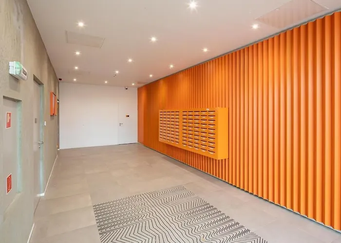 Modern Comfy Next To The River Apartment